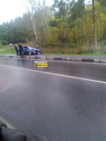 Фото: На въезде в Кемерово столкнулись иномарки: одна из них перевернулась 1