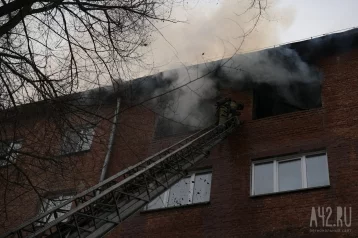Фото: Пожар произошёл ночью в многоэтажке на Кузнецком проспекте в Кемерове 1