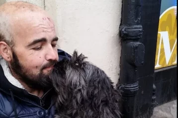 Фото: «Плакал от счастья и танцевал»: в Сети на жилище бездомному и его псу собрали полмиллиона рублей  1