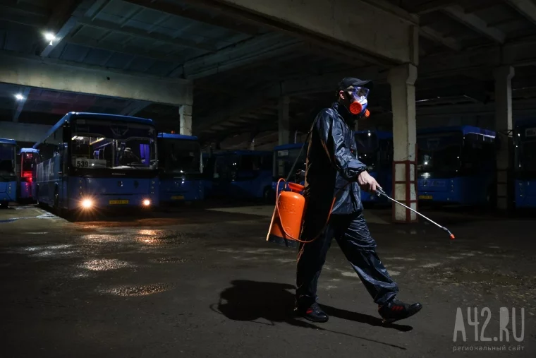 Фото: Каждую ночь: как в Кемерове дезинфецируют общественный транспорт 23