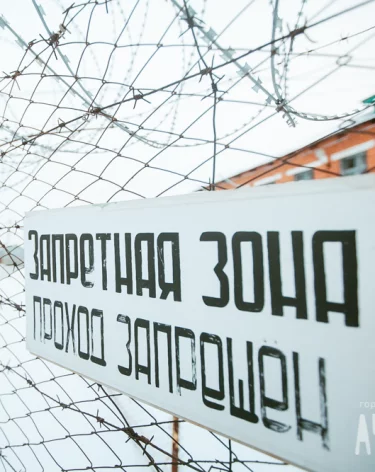 На Урале на въезде в ИК задержали грузовик с оружием, гранатой и тактическим снаряжением