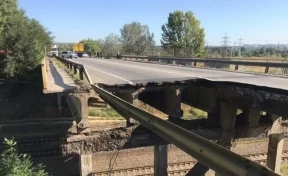 Автомобильный мост обвалился в Харькове 