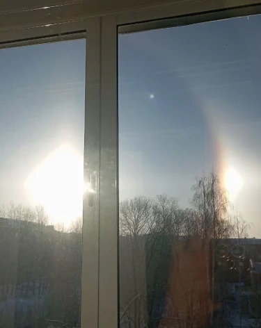 Гало в городе: жители Кемерова и Новокузнецка заметили «зимнюю радугу»