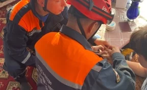 Спасатели помогли жительнице Кузбасса снять застрявшее на пальце кольцо 