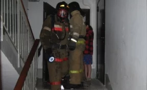 В Новокузнецке пожарные спасли мужчину, ему потребовалась помощь врачей