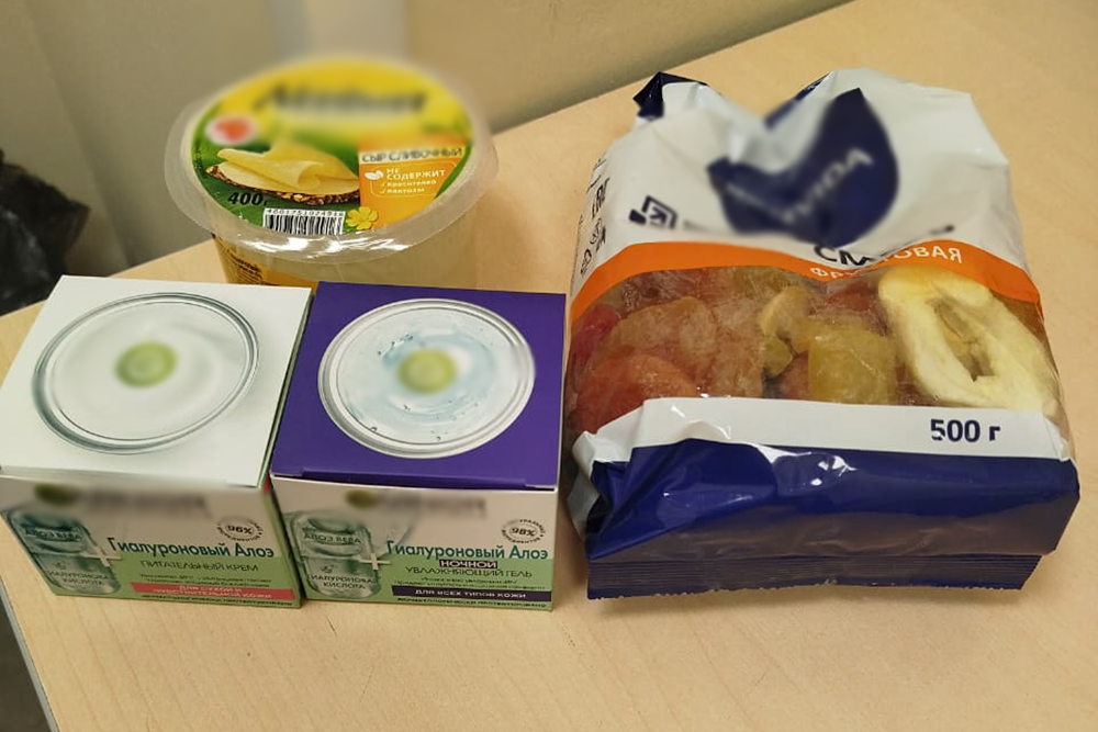 Кемеровчанка попыталась вынести из магазина пакет с косметикой и продуктами