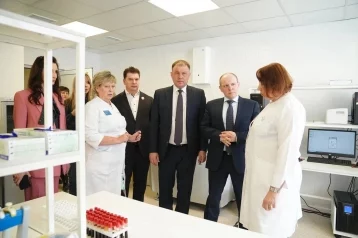 Фото: В Кузбасс с рабочим визитом прибыл Владимир Зеленский 1