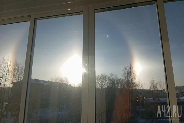 Гало в городе: жители Кемерова и Новокузнецка заметили «зимнюю радугу»