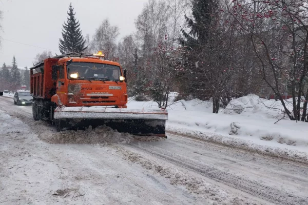 В Кемерове дорожные службы работают круглосуточно в усиленном режиме