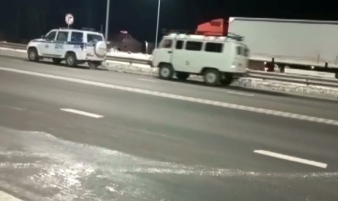 На кузбасской трассе в -30 градусов заглохла машина: как спасали водителя и пассажиров
