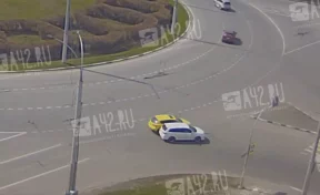 В Кемерове два автомобиля столкнулись на выезде с бульварного кольца: ДТП попало на видео