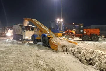 Фото: С улиц Кемерова вывозят снег: начались противопаводковые мероприятия 2