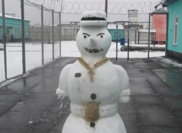 Фото: В кузбасской колонии прошёл конкурс на лучшего снеговика 3