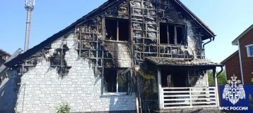 Фото: В Кемеровском округе семья осталась без дома из-за пожара: в МЧС рассказали о ЧП 1