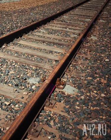 На границе Пермского края и Свердловской области загорелись вагоны с мазутом