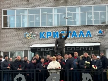 Фото: В Кузбассе открыли памятник легендарному спортсмену 1