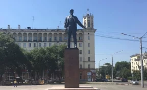 В Новокузнецке откроют отреставрированный памятник Маяковскому