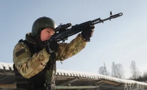 «Это не Купидон, а снайпер»: бойцы СОБР провели занятия по тактико-циклической стрельбе