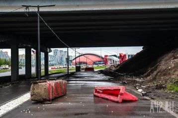 Фото: В Кемерове пешеходам запретят ходить по тротуару вдоль Притомского проспекта под Кузбасским мостом 1