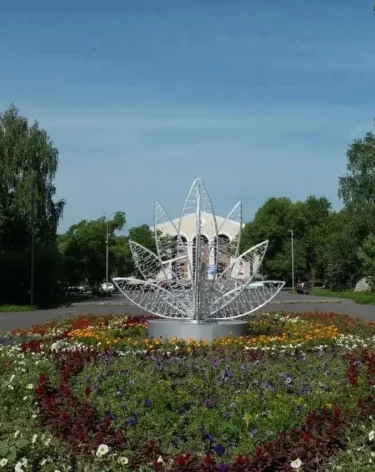 Фото (сквер Искусств): <a href=https://t.me/dv_anisimov/5000>Дмитрий Анисимов</a> / Телеграм