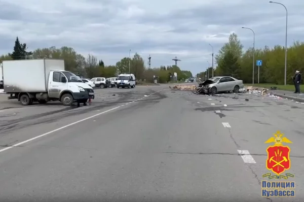 В Кемерове в ДТП на Волгоградской улице погиб 1 человек, ещё 3 пострадали