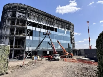 Фото: «Готов каркас здания»: власти рассказали о строительстве нового терминала новокузнецкого аэропорта 1
