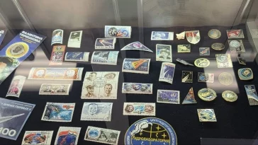 Фото: Всё о легендах космоса: в кемеровском лицее №23 открылся музей космонавтики 3