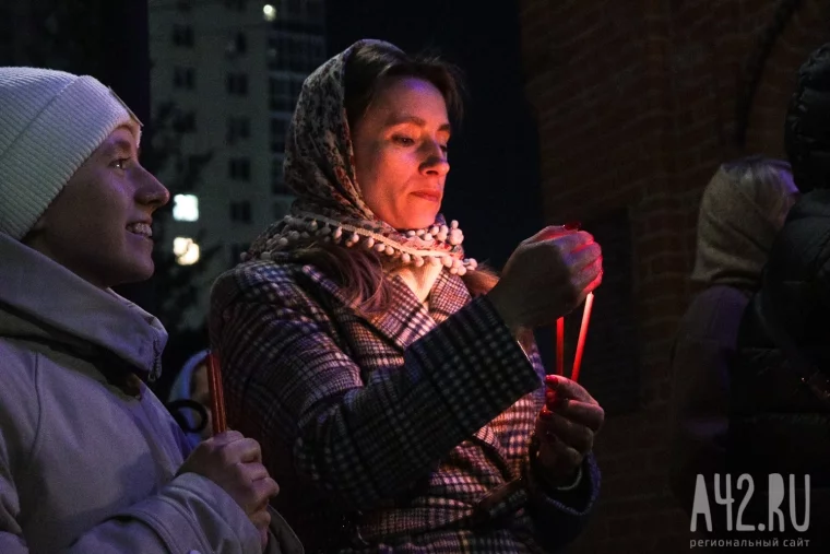 Фото: Христос воскрес из мёртвых. Пасхальное богослужение в Знаменском соборе Кемерова 36