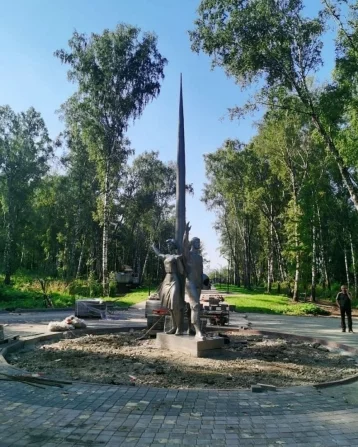 Фото: В Кемерове демонтированная скульптура космонавтов украсит парк «Берёзовая роща» 1
