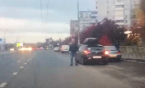 В Кемерове автомобилист устроил на дороге драку и попытался обвинить в этом другого водителя
