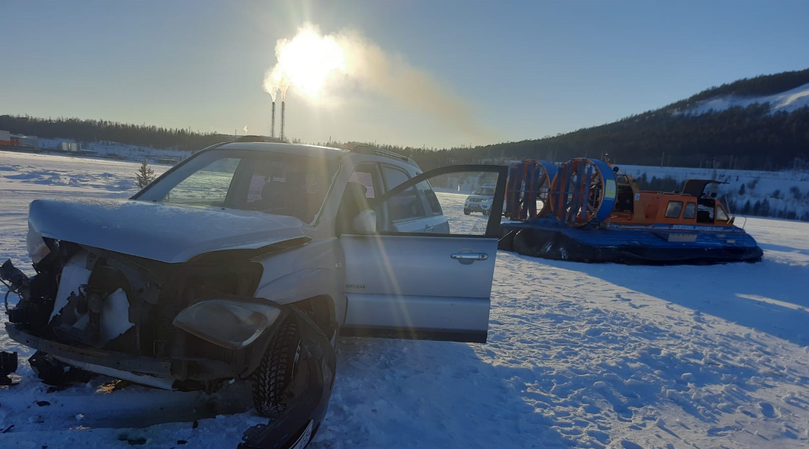 На Байкале воздушная подушка столкнулась с автомобилем. Пострадали пять человек