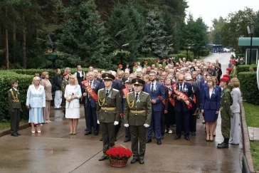 Фото: В Кемерове на Красной горке возложили цветы в память о погибших шахтёрах 4