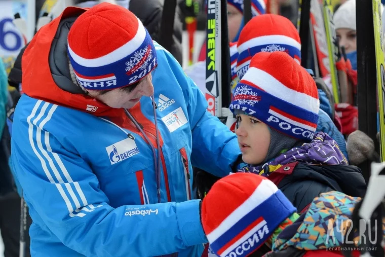 Фото: В Сосновый бор за победой: массовая гонка «Лыжня России» в Кемерове 39