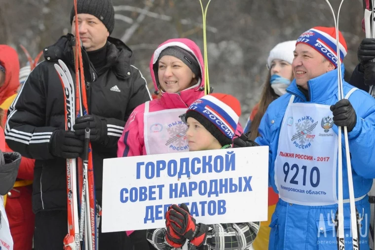 Фото: В Сосновый бор за победой: массовая гонка «Лыжня России» в Кемерове 40