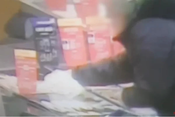 Кемеровчанка попыталась сэкономить на рыбе, переклеив ценник