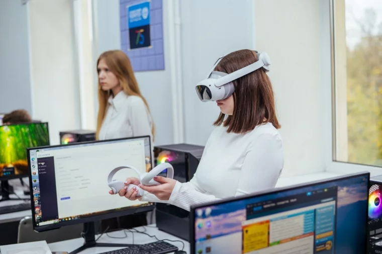 Фото: Виртуальные миры и технологии будущего: КузГТУ открыл лабораторию VR и запускает новую программу по биоинженерии 5