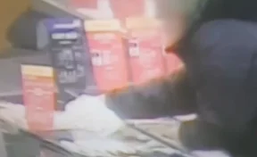 Кемеровчанка попыталась сэкономить на рыбе, переклеив ценник