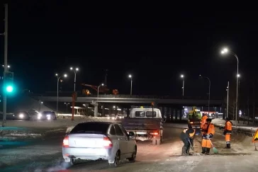 Фото: Дорожные службы начали ямочный ремонт дорог в Кемерове 2