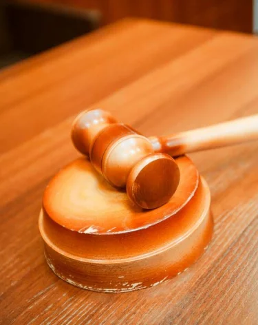 Машину кузбассовца продали на торгах за долги по кредиту