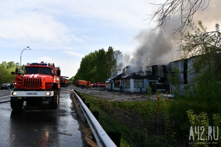 Фото: Крупный пожар на Тухачевского, 55 в Кемерове 32