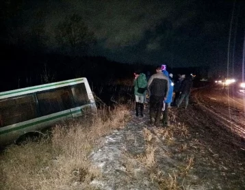 Фото: На трассе в Кузбассе произошло ДТП с участием автобуса и иномарки: 2 человека погибли, 7 пострадали 1