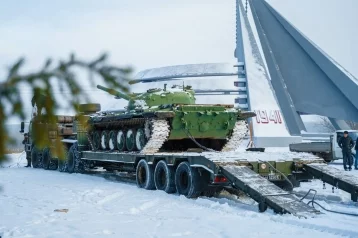 Фото: Музей под открытым небом в кузбасском городе пополнился новым танком 1
