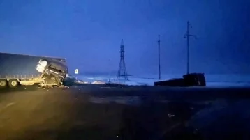 Фото: Водитель из Новосибирска ответит за смертельное ДТП с двумя грузовиками в Кузбассе 1
