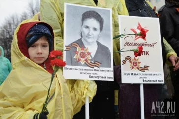 Фото: В Кемерове возложили цветы к Мемориалу Славы 5