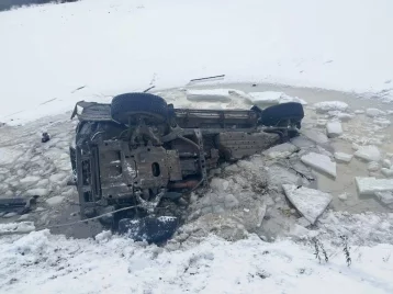 Фото: В Якутии внедорожник с людьми провалился под лёд, есть погибшие  1