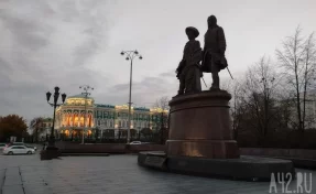 Порно показали на уличном экране в центре Екатеринбурга 