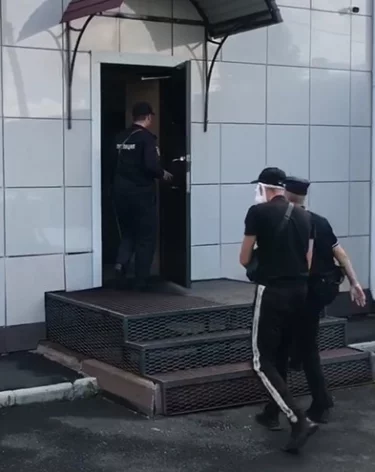 В Кузбассе толпа избила и выкинула в мусор 17-летнюю девушку: дело ушло в суд