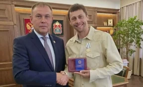 Губернатор Кузбасса поздравил лыжника Александра Бессмертных с юбилеем