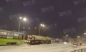 Очевидец: трамваи встали на проспекте Шахтёров в Кемерове