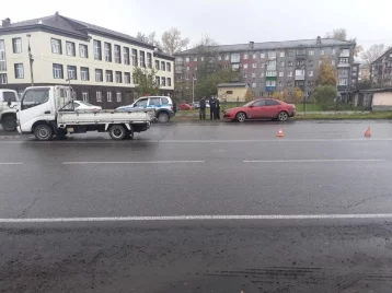 Фото: В Новокузнецке водитель грузовика сбил ребёнка 1